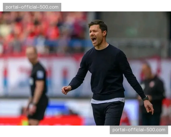 哈维出席赛前发布会，回应关于其下赛季去留的传闻